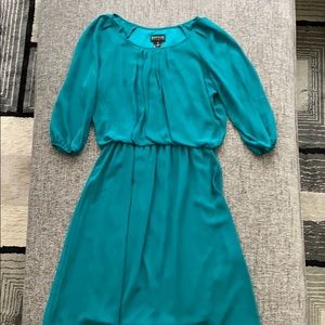 Half sleeve dress that can be dressed up